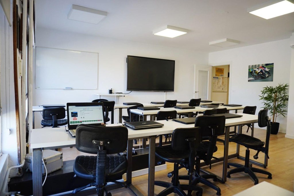 Foto 1 Recupera tu carnet en un solo fin de semana: curso intensivo de recuperación de puntos en Vigo