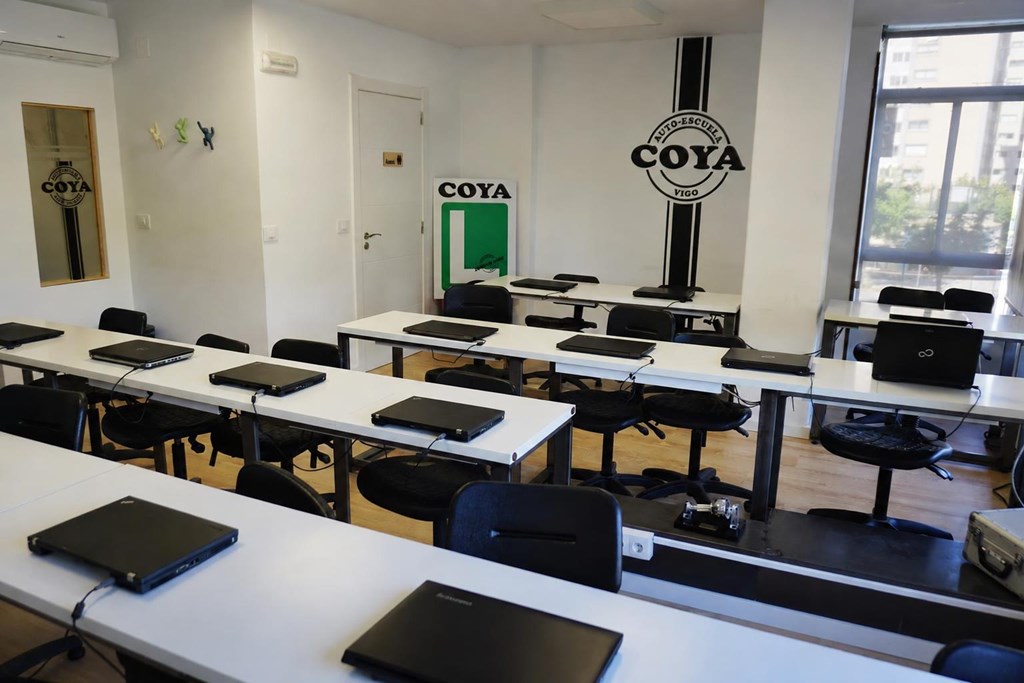 Foto 1 Suma puntos a tu carnet con el curso de recuperación parcial en Vigo