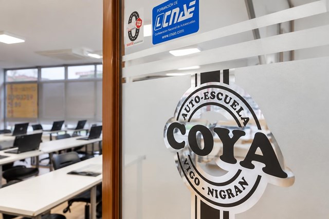 Vuelve a conducir con el curso total de recuperación de puntos en Vigo - Imagen 1